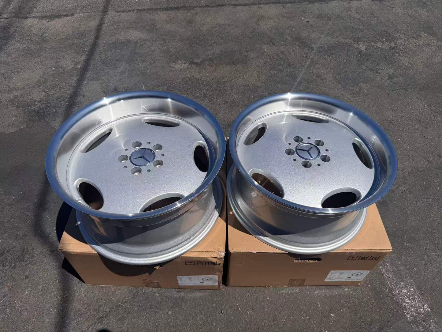 MB25 18x8.5 5x112 +35 66.6 Silver Machined Lip
