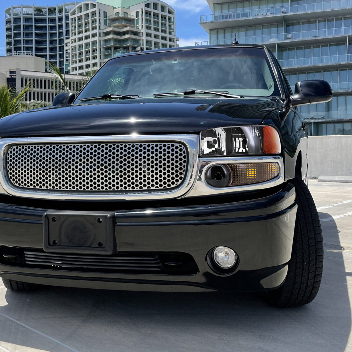 1999-2006 GMC Sierra 1500/2500/3500 Denali/2000-2006 Yukon/Yukon XL Denali Factory Style Headlights and Bumper Lights (Matte Black Housing/Clear Lens)