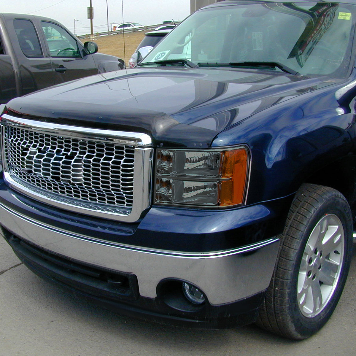 2007-2013 GMC Sierra 1500/2007-2014 Sierra 2500HD 3500HD Factory Style Headlights (Chrome Housing/Light Smoked Lens)