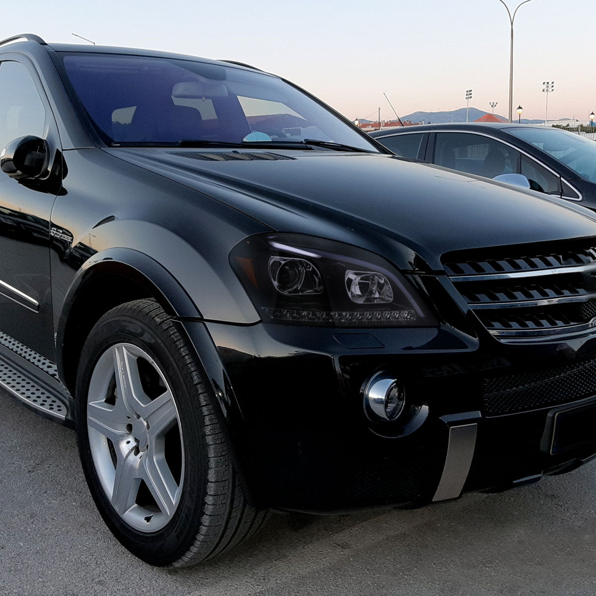2006-2008 Mercedes Benz W164 ML Class LED Bar Projector Headlights w/ Sequential Turn Signal Lights (Glossy Black Housing/Smoked Lens)