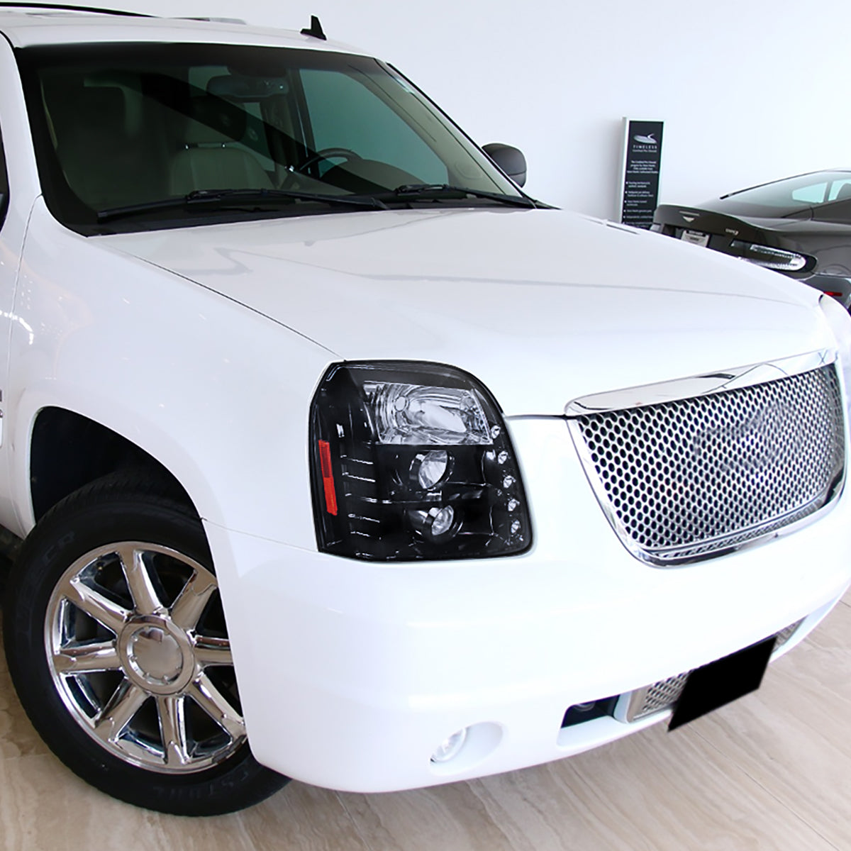 2007-2014 GMC Yukon/Yukon XL Projector Headlights (Glossy Black Housing/Smoked Lens)