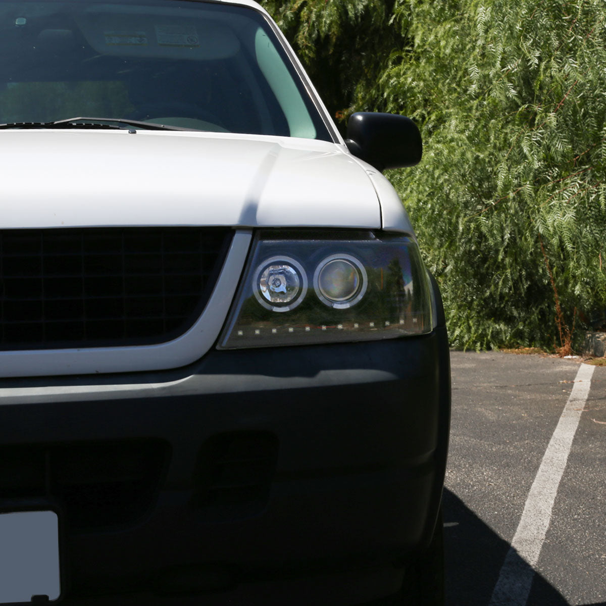 2002-2005 Ford Explorer Dual Halo Projector Headlights w/ LED Light Strip (Jet Black Housing/Clear Lens)