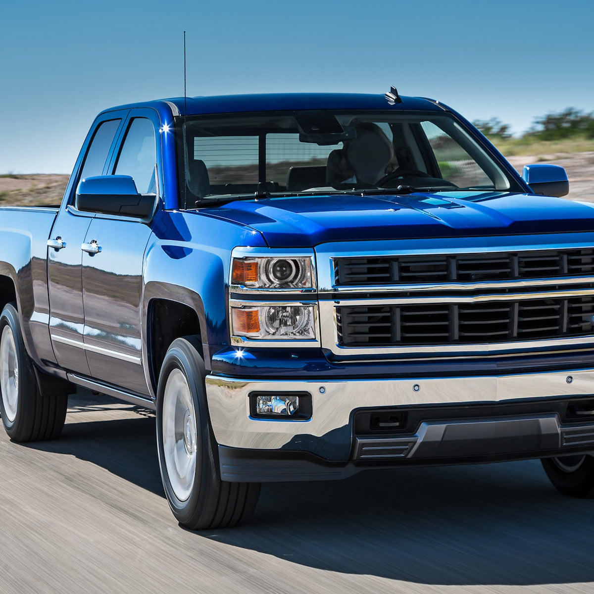 2014-2015 Chevrolet Silverado 1500 Projector Headlights (Chrome Housing/Clear Lens)