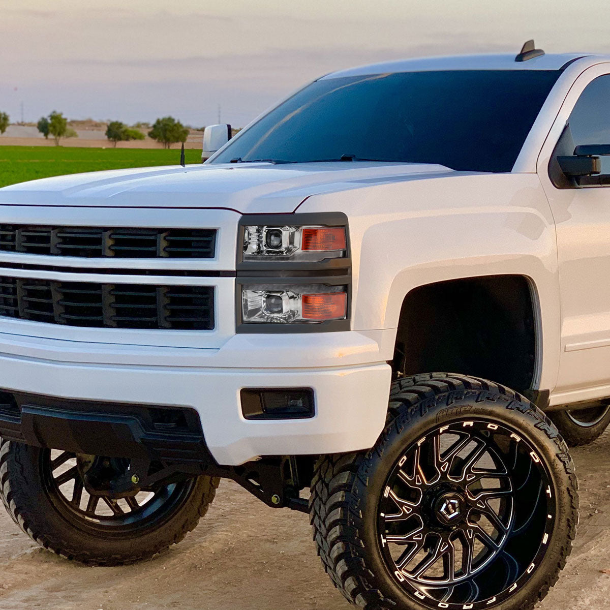 2014-2015 Chevrolet Silverado 1500 Switchback Sequential LED Bar Projector Headlights (Chrome Housing/Clear Lens/Black Trim)