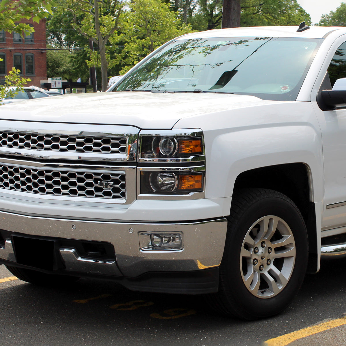 2014-2015 Chevrolet Silverado 1500 Projector Headlights (Glossy Black Housing/Clear Lens)