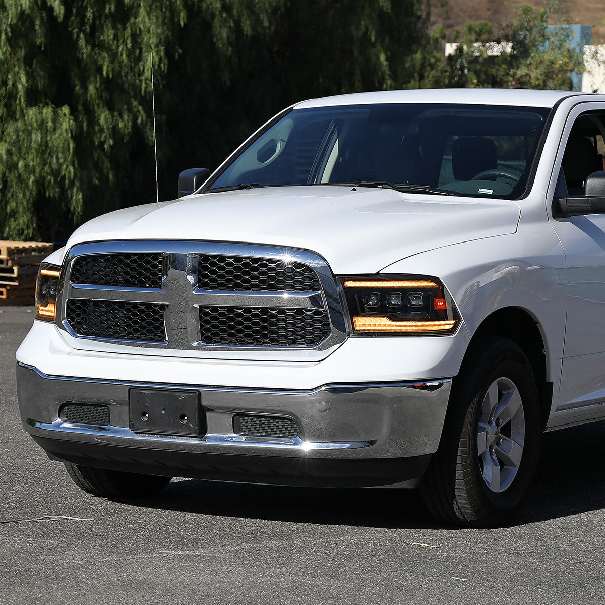 2009-2018 Dodge RAM 1500 / 2019 RAM Classic / 2010-2018 RAM 2500 3500 Projector Headlights w/ Amber LED Sequential Turn Signal (Matte Black Housing/Clear Lens)