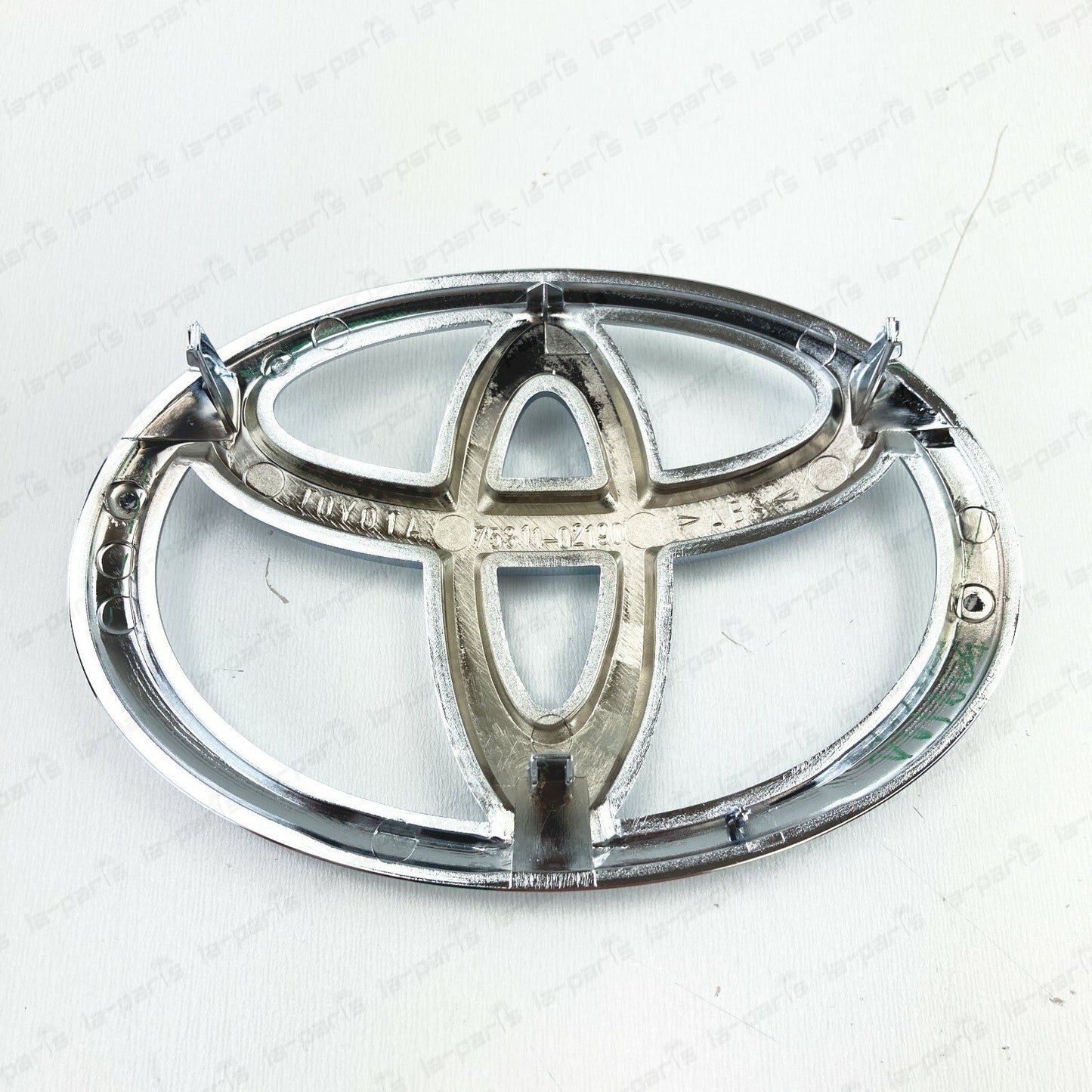 GENUINE TOYOTA 13-19 YARIS NSP15 NCP15 RADIATOR GRILLE EMBLEM 75311-02190