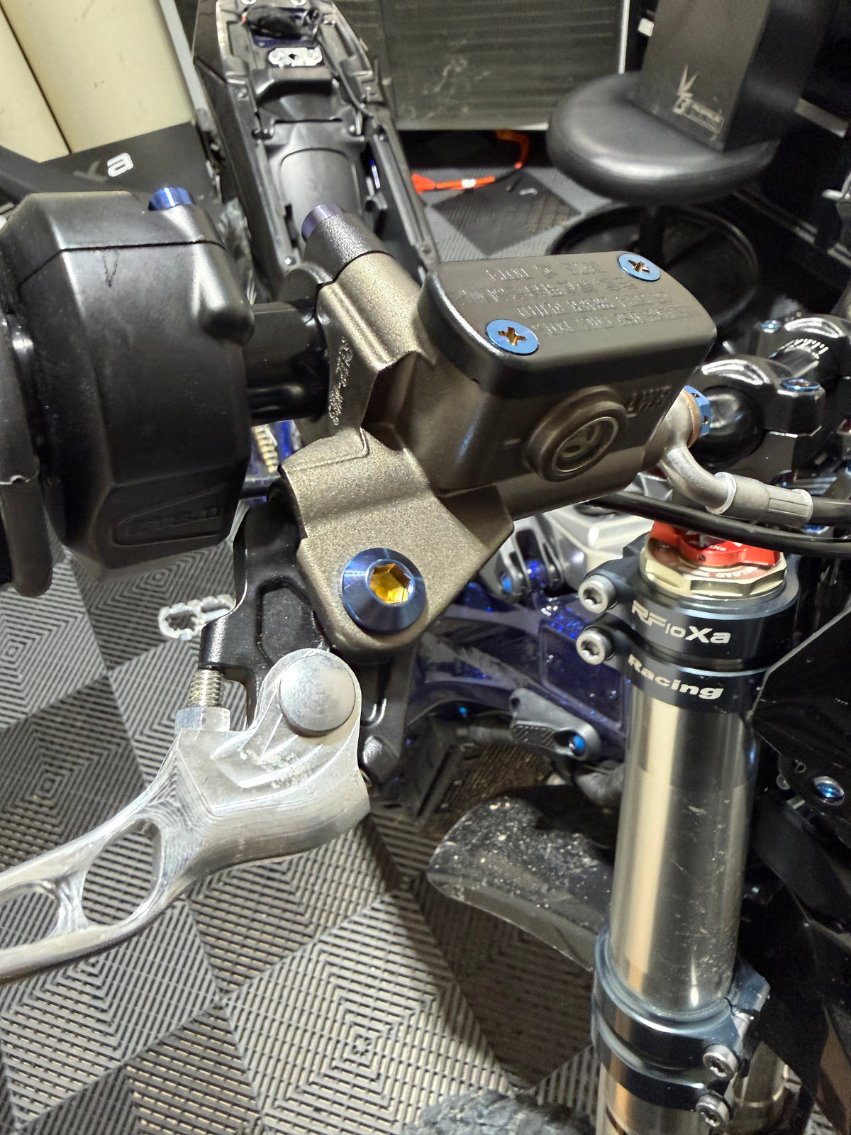 Ultra Bee Handle Bar Titanium Kit ($80 Value)
