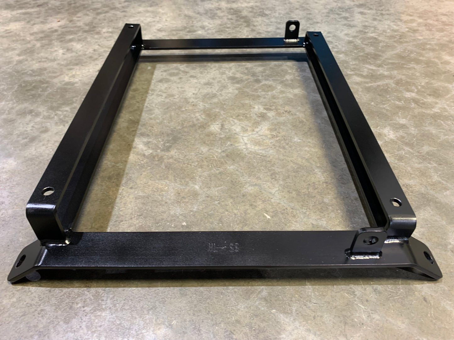 95-00 LS400 Seat Bracket RH
