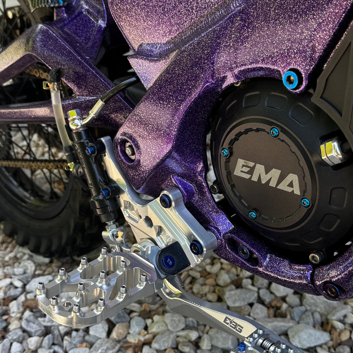 Titanium peg bracket bolts (all emoto)