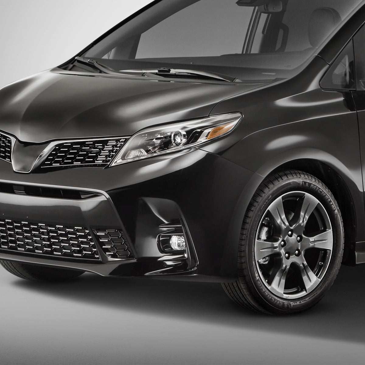 2018-2019 Toyota Sienna H11 Fog Lights Kit (Chrome Housing/Clear Lens)