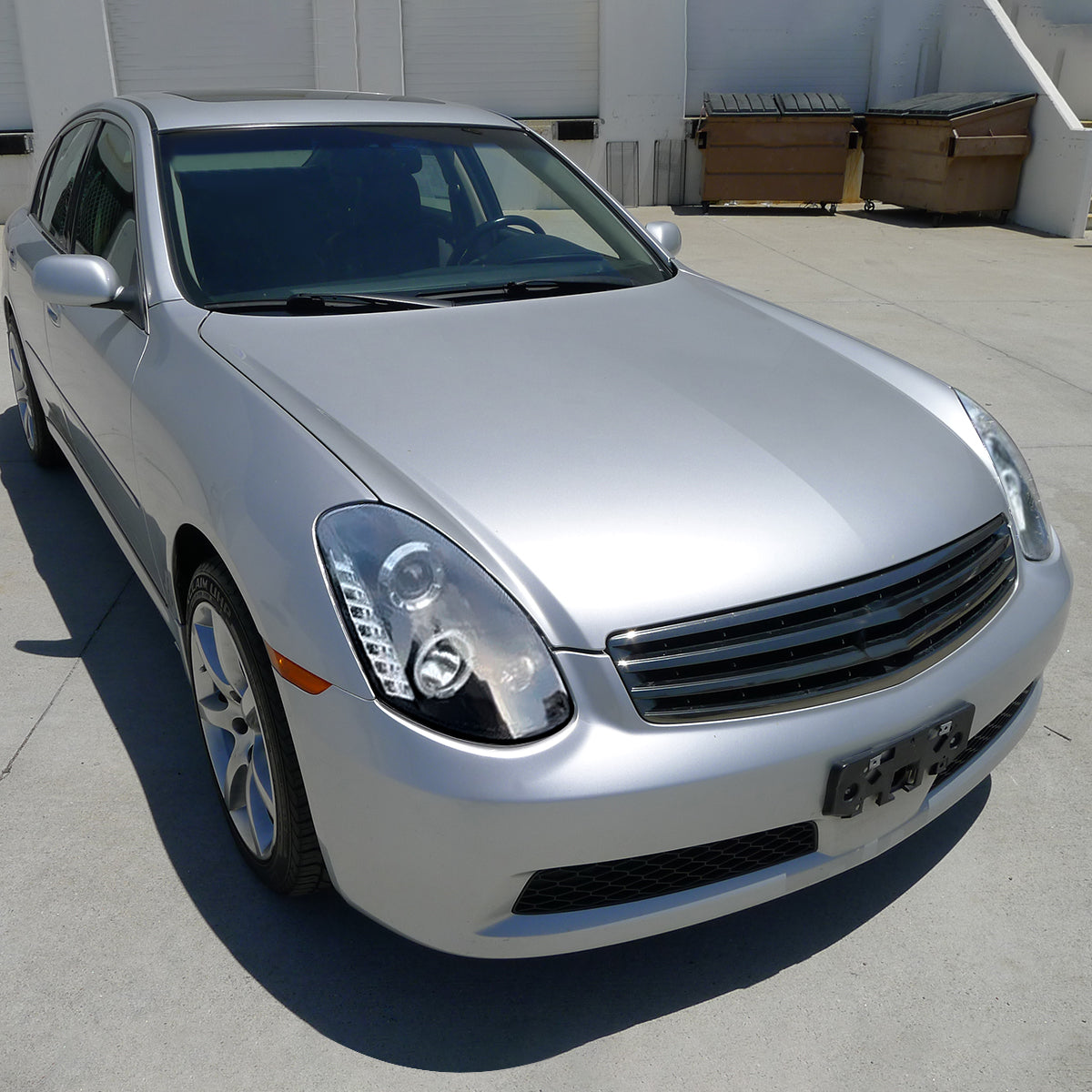 2005-2006 Infiniti G35 Sedan Halo Projector Headlights w/ SMD LED Light Strip (Matte Black Housing/Clear Lens)