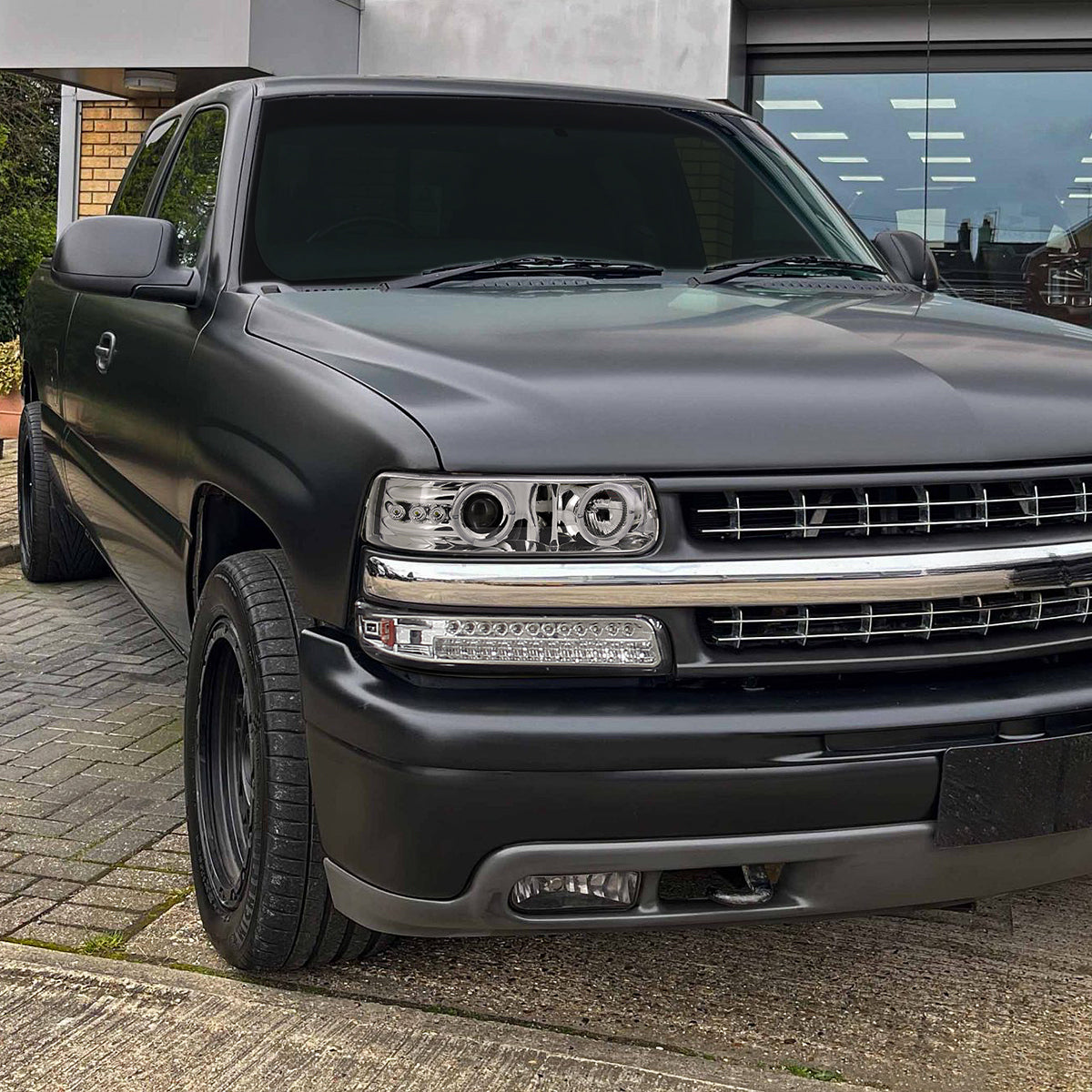 1999-2002 Chevrolet Silverado/ 2000-2006 Tahoe Suburban Dual Halo Projector Headlights (Chrome Housing/Clear Lens)