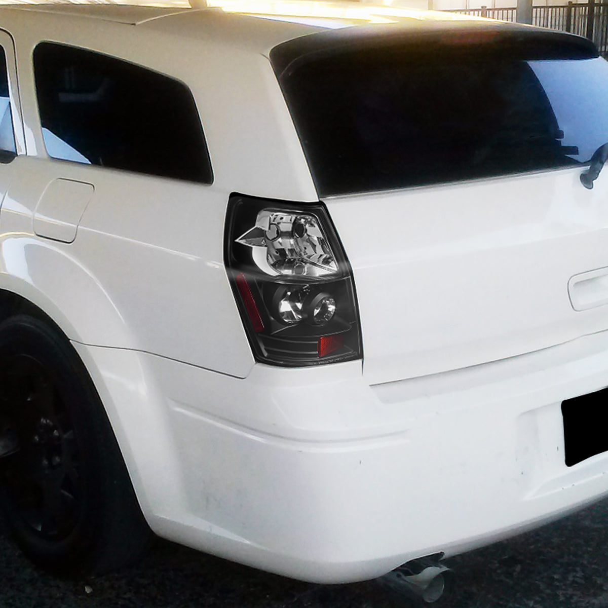 2005-2008 Dodge Magnum Tail Lights (Matte Black Housing/Clear Lens)