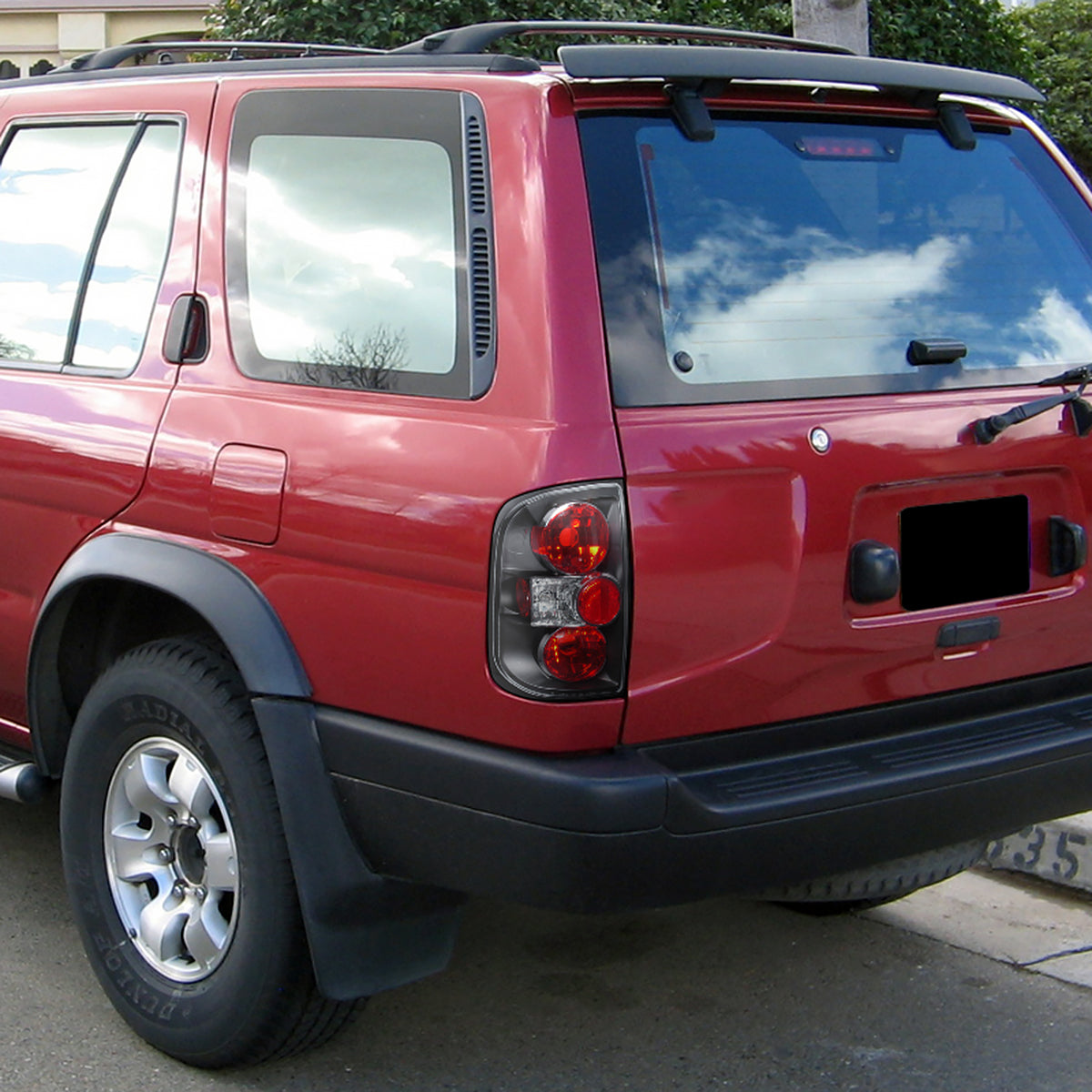 1996-2004 Nissan Pathfinder/ Infiniti QX4 Tail Lights (Matte Black Housing/Clear Lens)