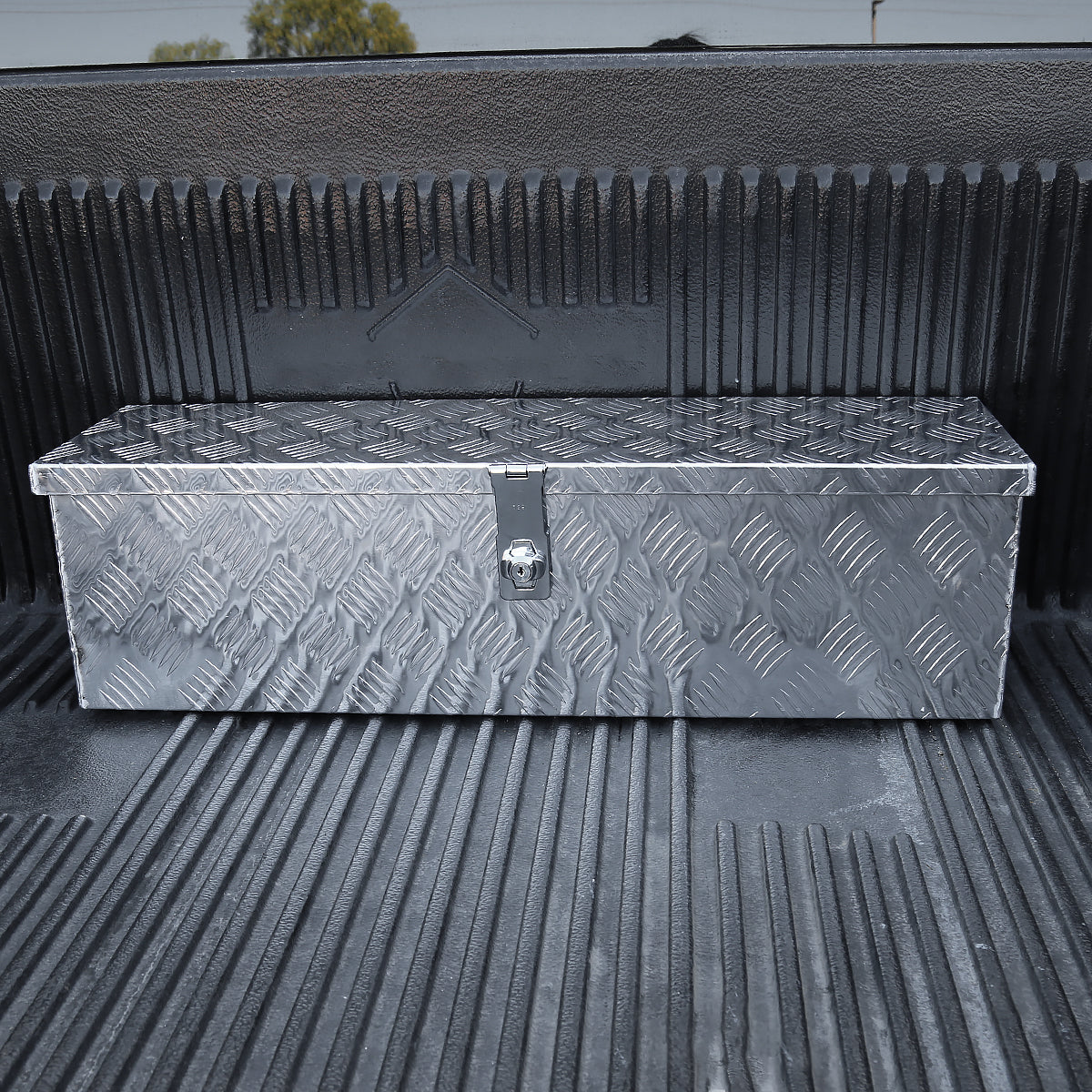 Universal 31" Heavy Duty Silver Aluminum Tool Box w/ Side Handles, Lock, & Keys