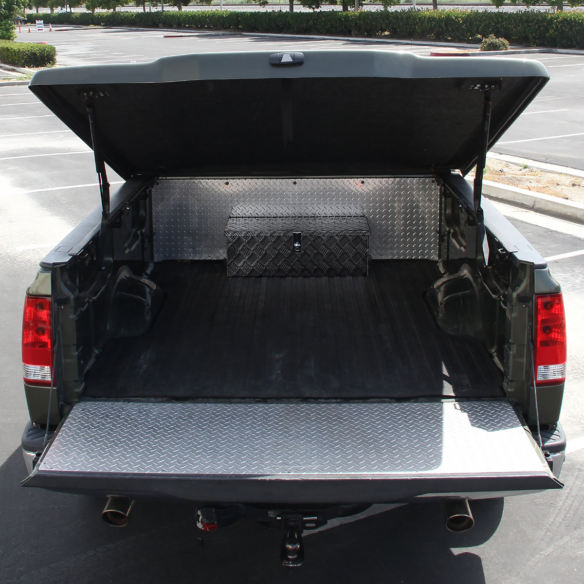 Universal 30" Heavy Duty Black Aluminum Truck Tool Box w/ Side Handles, Lock & Keys
