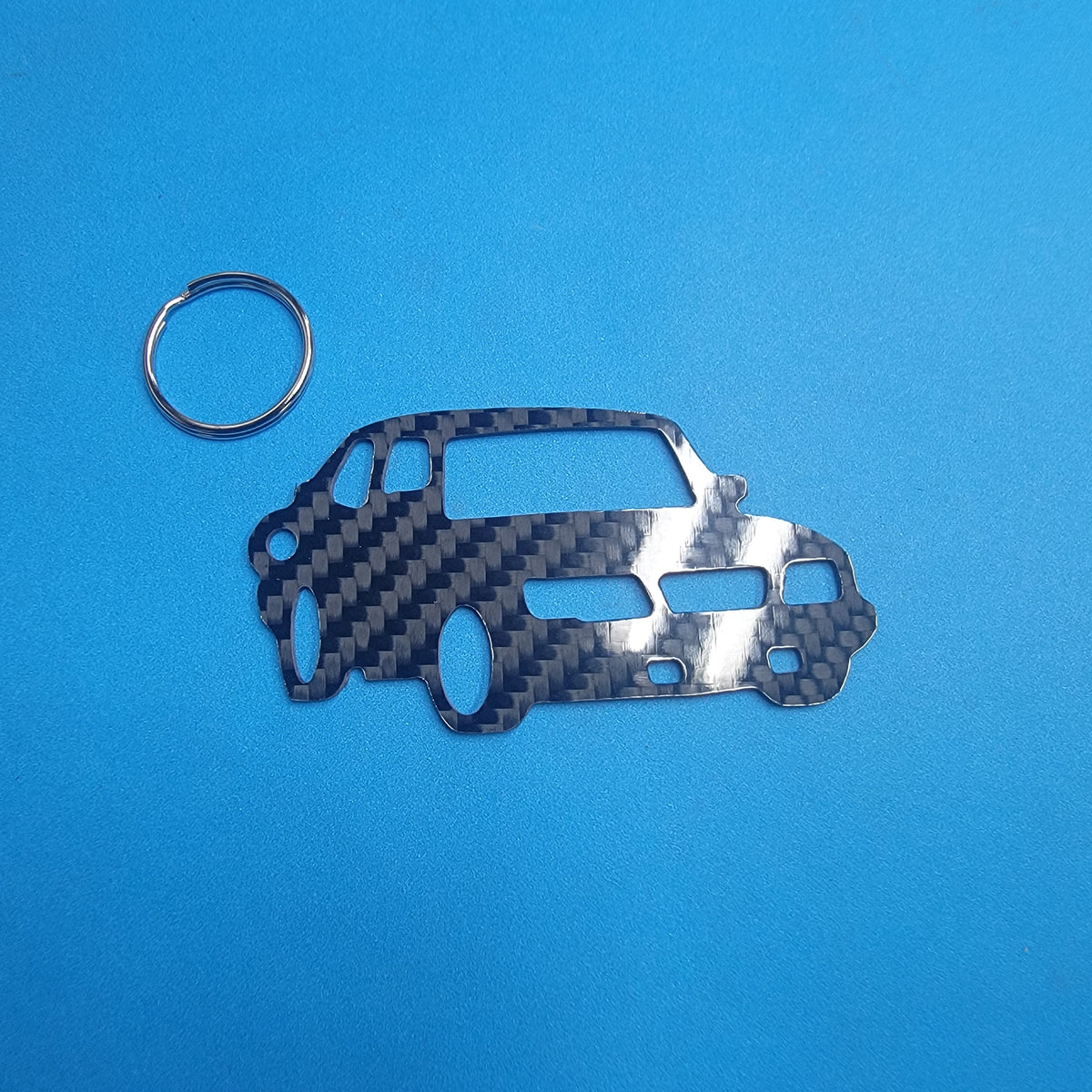 Carbon Fiber keychain for SAAB 900 (1978‐1998) Inspired Keychain Lanyard 3d front view Glossy Twill