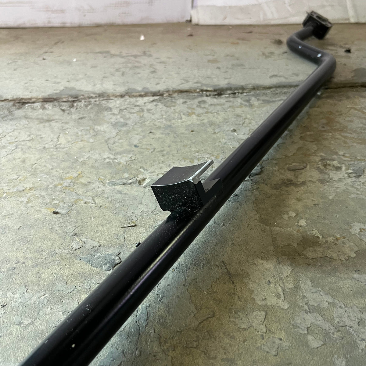 HYSTER YALE Sway Arm Suspension 82"L Black (AS-IS, A Little Damage)