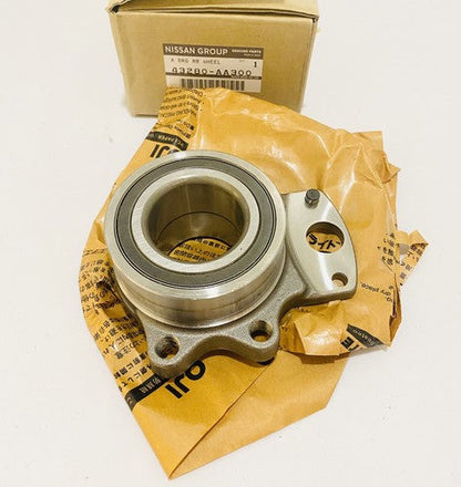 NEW GENUINE NISSAN R32 R33 R34  REAR WHEEL HUB BEARING & HOUSING 43280-AA300