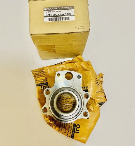 NEW GENUINE NISSAN R32 R33 R34  REAR WHEEL HUB BEARING & HOUSING 43280-AA300