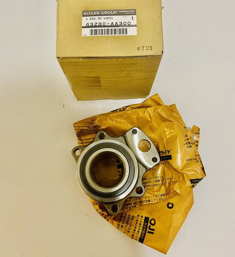 NEW GENUINE NISSAN R32 R33 R34  REAR WHEEL HUB BEARING & HOUSING 43280-AA300