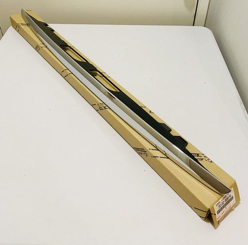 NEW GENUINE  LEXUS 03-09 GX470 REAR LICENSE LIGHT COVER CHROME 75132-60070