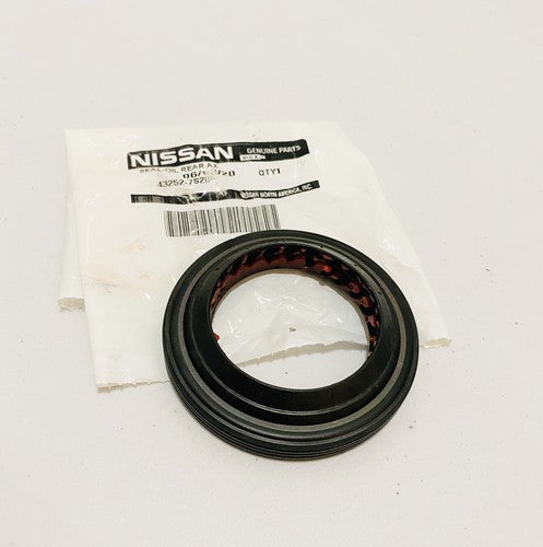 NEW GENUINE NISSAN 04-15 FRONTIER TITAN XTERRA REAR AXLE SHAFT SEAL 43252-7S200