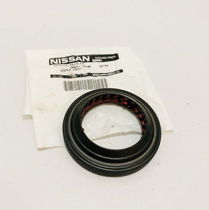 NEW GENUINE NISSAN 04-15 FRONTIER TITAN XTERRA REAR AXLE SHAFT SEAL 43252-7S200