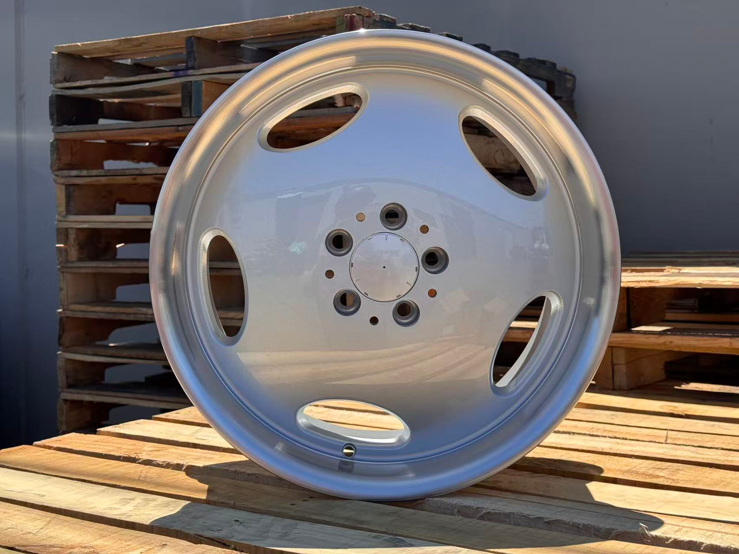 MB25 18x8.5 5x112 +35 66.6 Silver Machined Lip