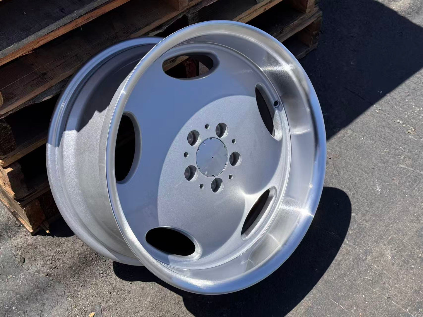 MB25 18x8.5 5x112 +35 66.6 Silver Machined Lip