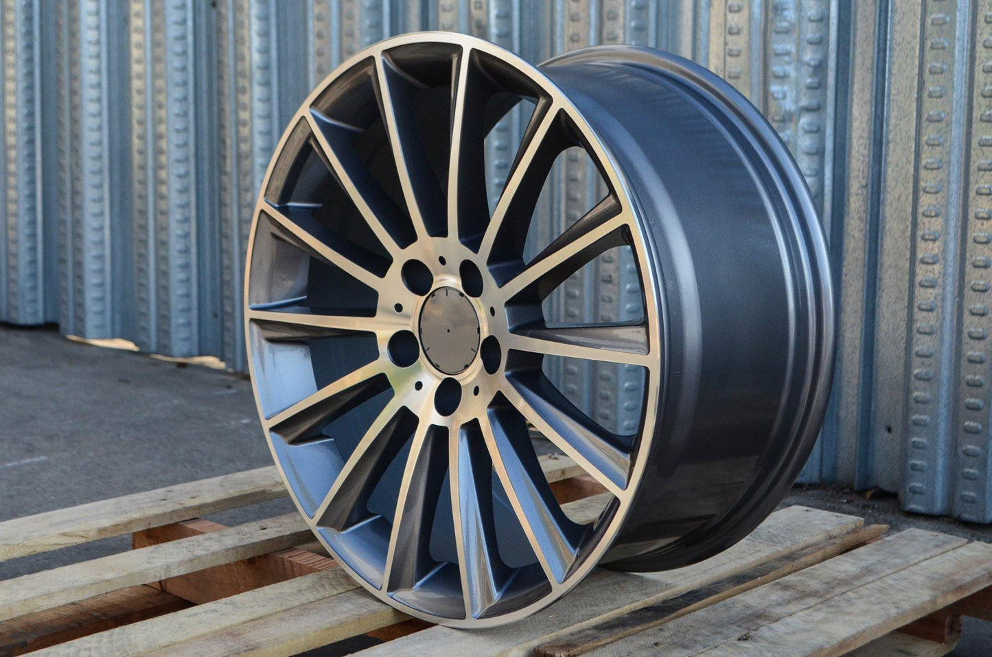 MB4 18x8.5 5x112 +35 66.6 Gunmetal Machined Face