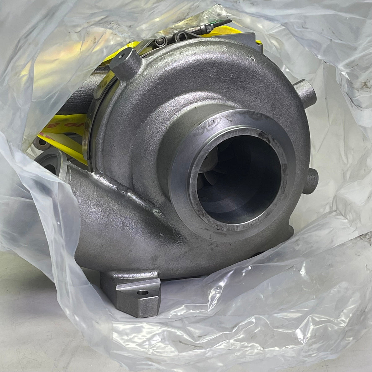 OE-TURBOPOWER Turbocharger For Ford F-250, 350, 450 Super Duty Steel D1004 Remanufactured