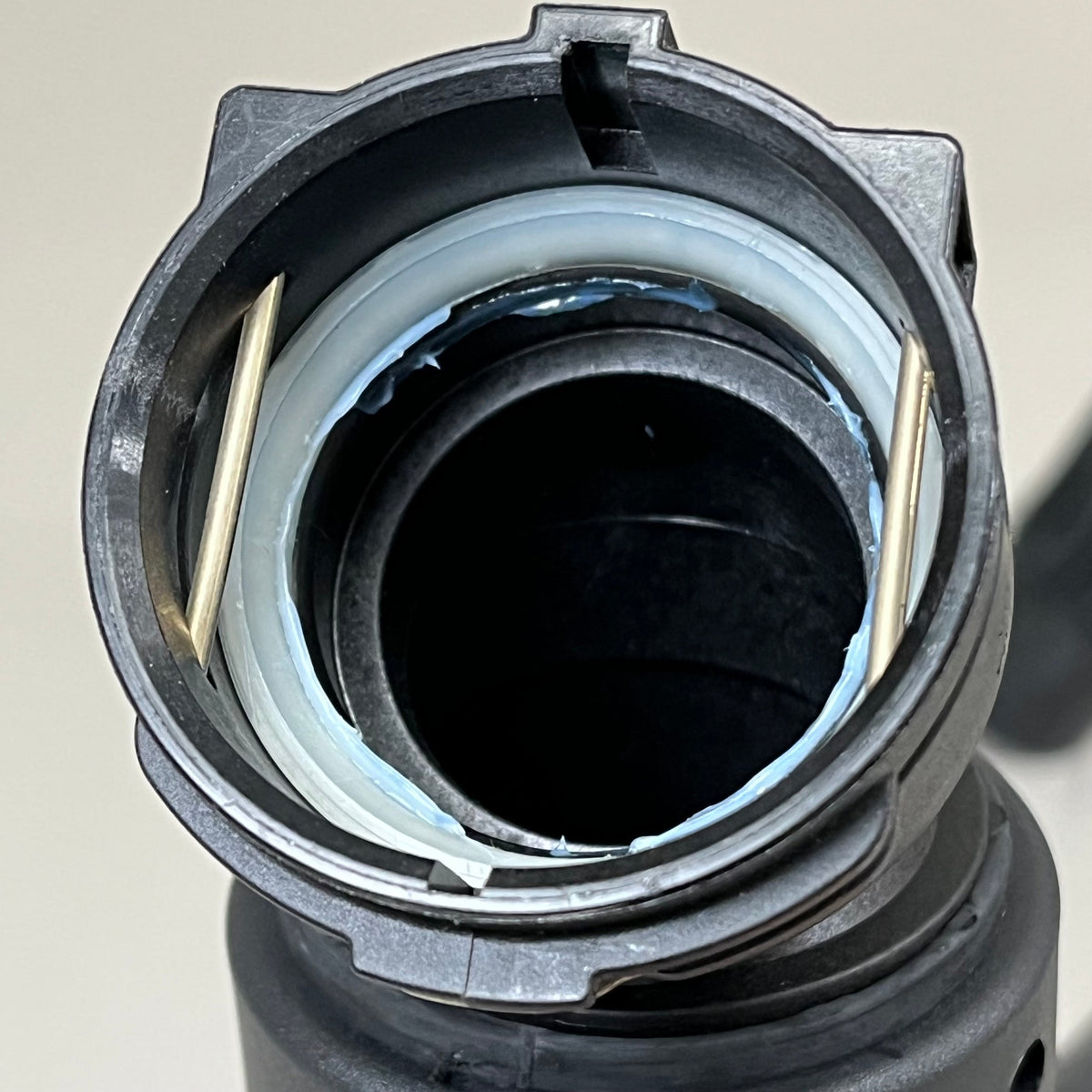DAYCO Curved Radiator Hose Dual I/D. 23.5" L EPDM 23 1/2" Trunk H Black 72730