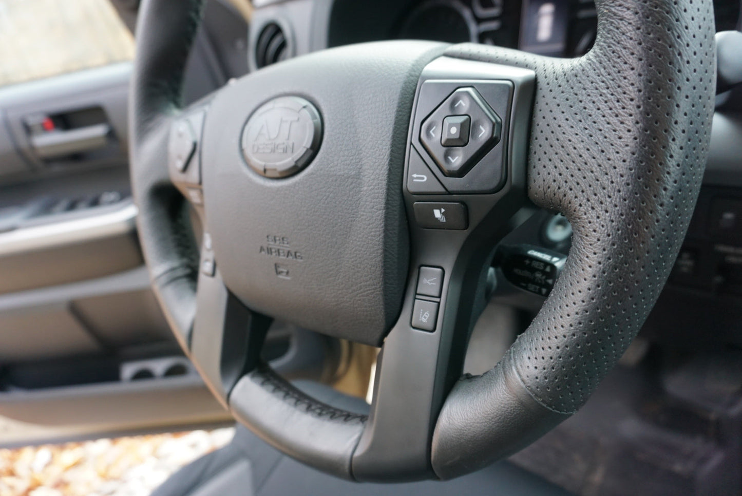 Steering Wheel Trim (Toyota) - CEMENT