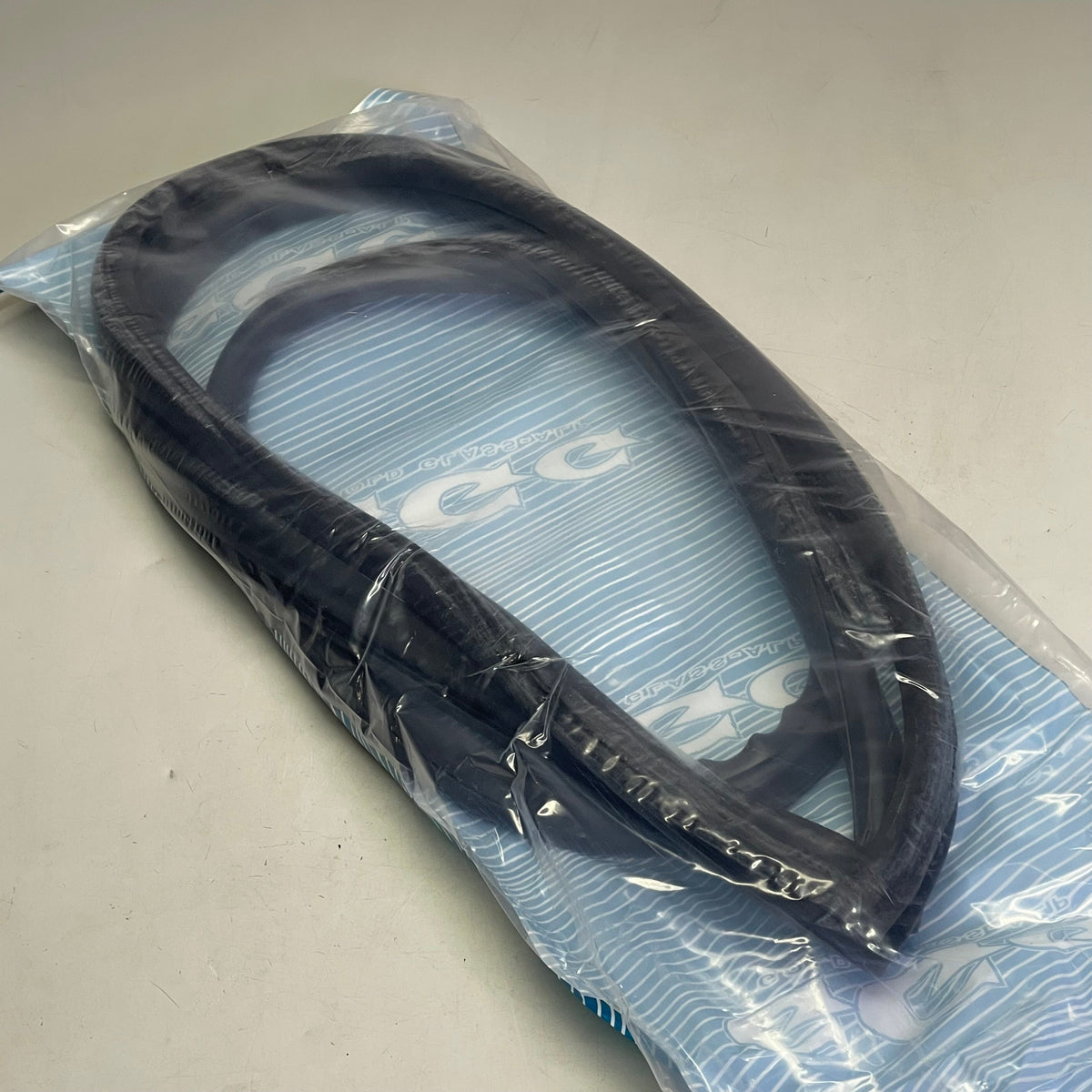 GOLD GLASS GROUP 4/4 Windshield Gasket Black GGG-685-B