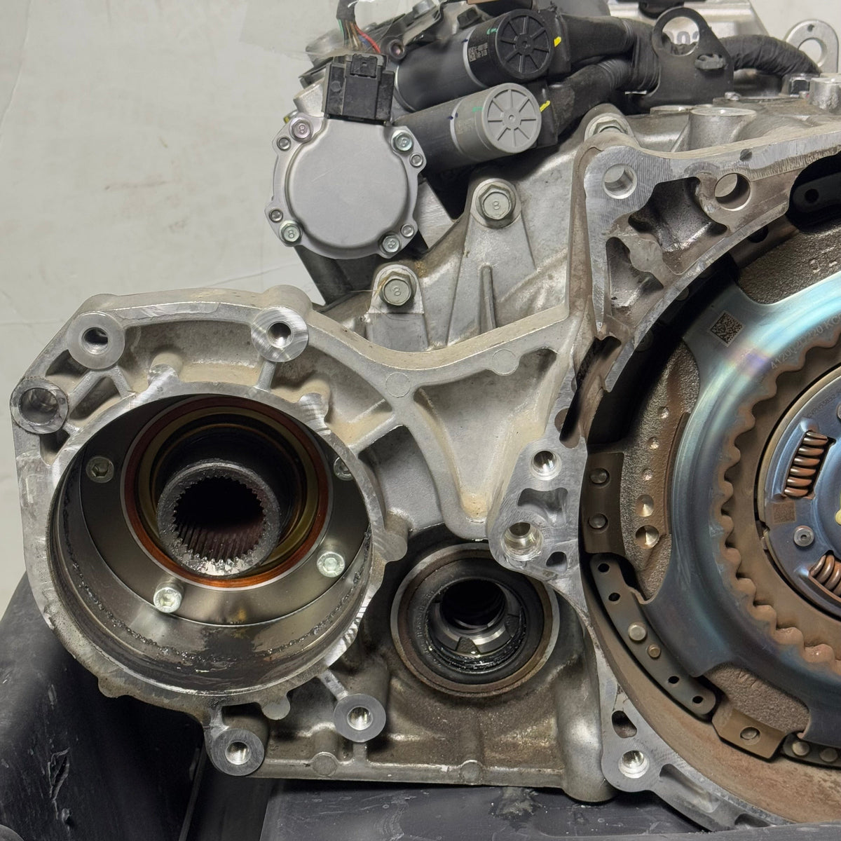HYUNDAI Automatic Transmission Sz 21” L x 14” W x 12” H 438972D030