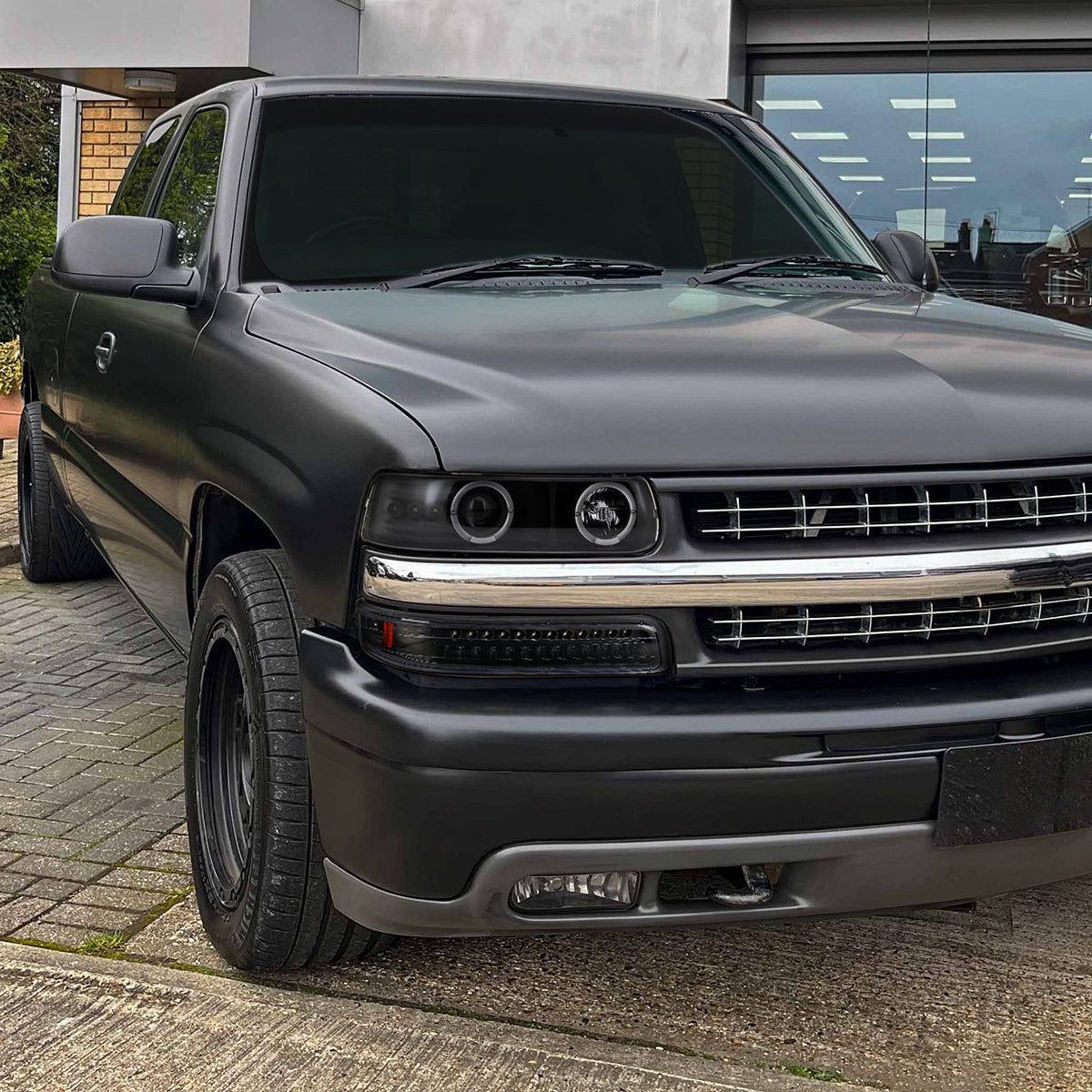 1999-2002 Chevrolet Silverado/ 2000-2006 Tahoe Suburban LED Bumper Lights (Matte Black Housing/Clear Lens)