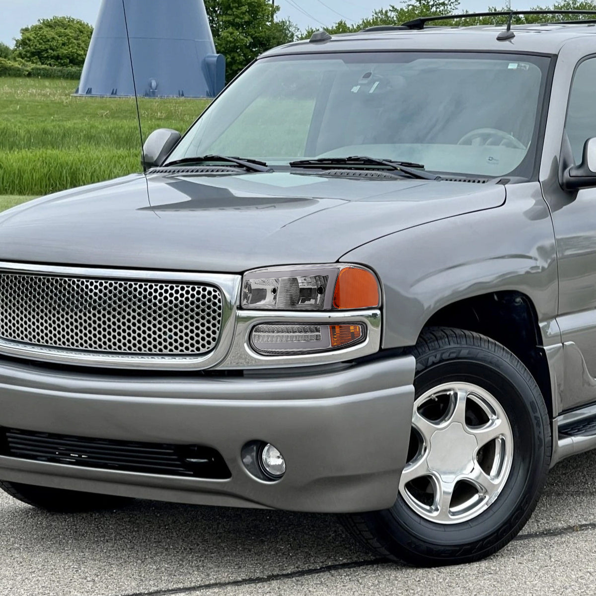 1999-2006 GMC Sierra Denali/2007 Sierra Classic Denali/2000-2006 Yukon/XL Denali Factory Style Headlights with LED Sequential Turn Signal Bumper Lights (Chrome Housing/Clear Lens)