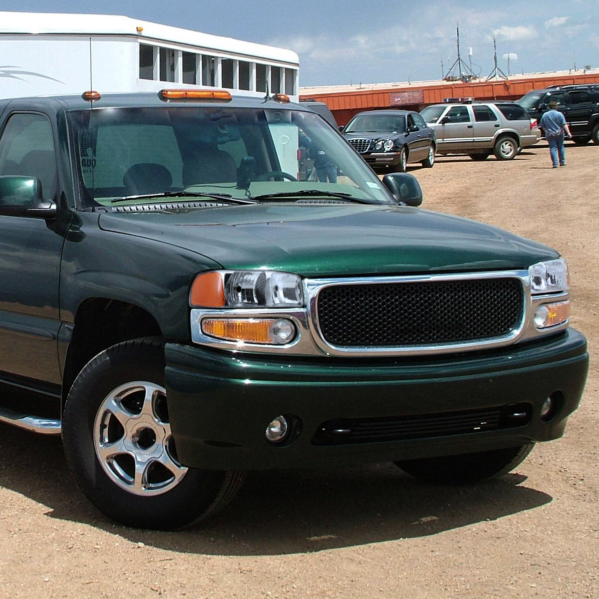 1999-2006 GMC Sierra 1500/2500/3500 Denali/2000-2006 Yukon/Yukon XL Denali Factory Style Headlights and Bumper Lights (Chrome Housing/Clear Lens)