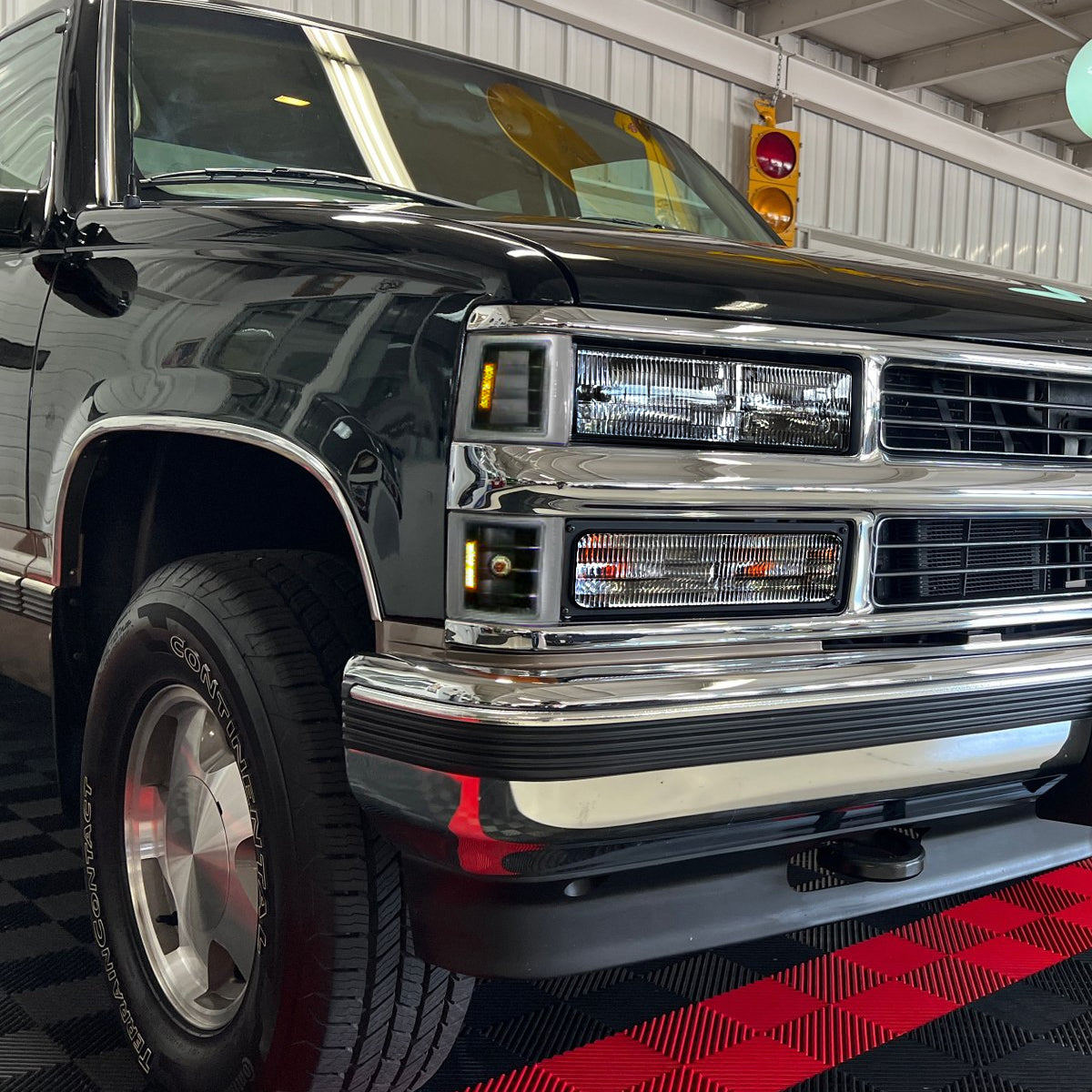 1994-1998 Chevrolet C/K Silverado/Tahoe Corner Lights (Matte Black Housing/Clear Lens)