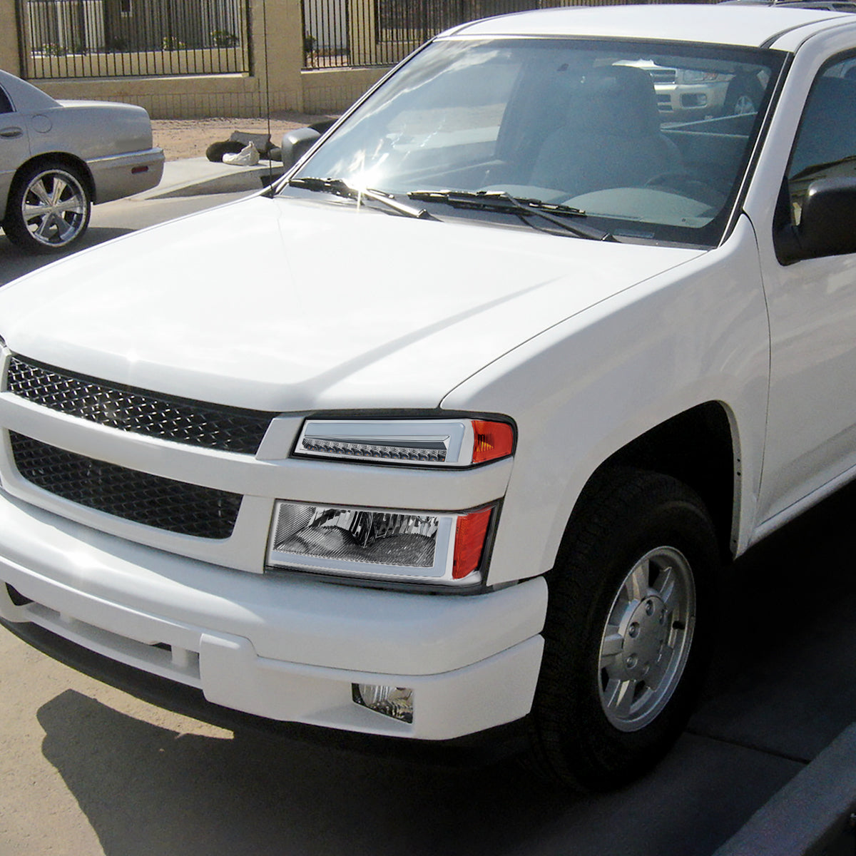 2004-2012 Chevrolet Colorado GMC Canyon/2006-2008 ISUZU I-Series Sequential Turn Signal Factory Style Headlights with LED Bar (Chrome Housing/Clear Lens)