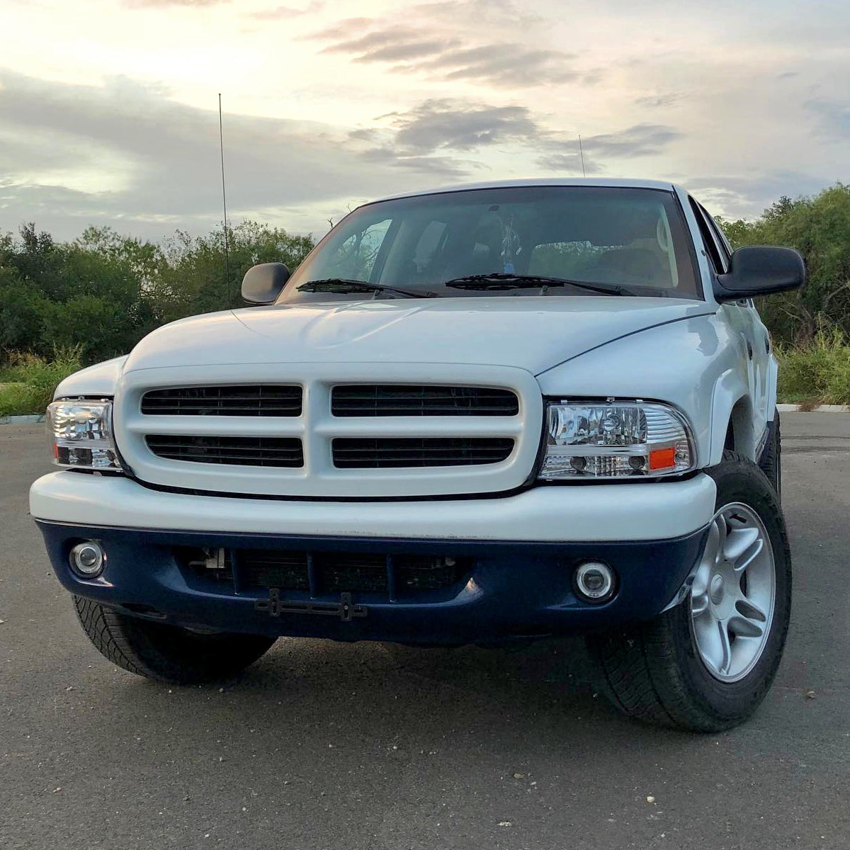 1997-2004 Dodge Dakota/ 1998-2003 Durango Crystal Headlights w/ Amber Reflector (Chrome Housing/Clear Lens)
