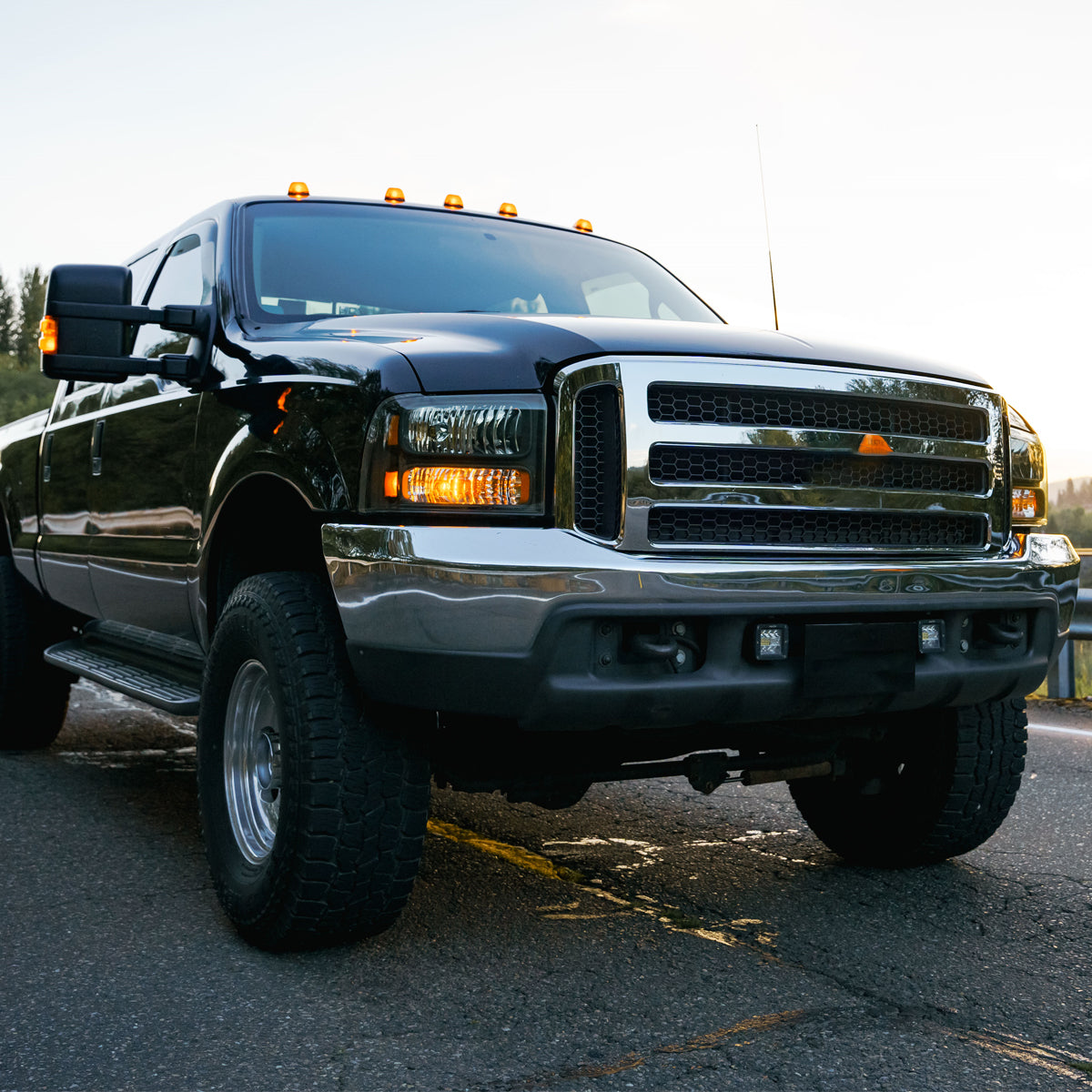 1999-2004 Ford Excursion/F-250/F-350/F-450/F-550 Crystal Headlights (Matte Black Housing/Clear Lens)