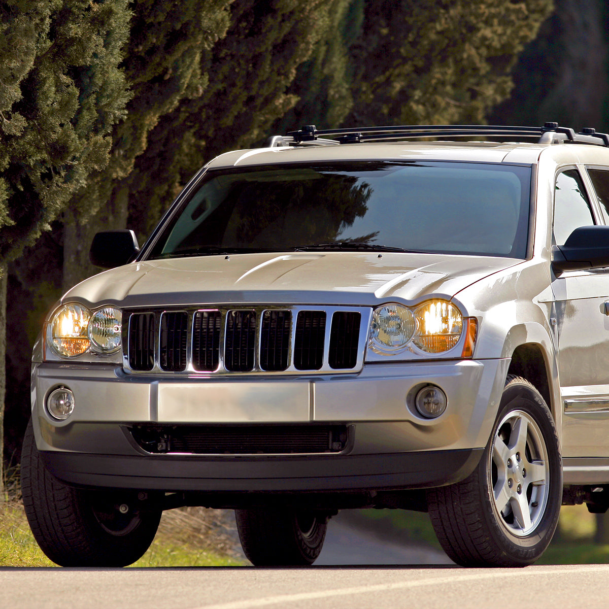 2005-2007 Jeep Grand Cherokee Factory Style Headlights (Chrome Housing/Clear Lens)