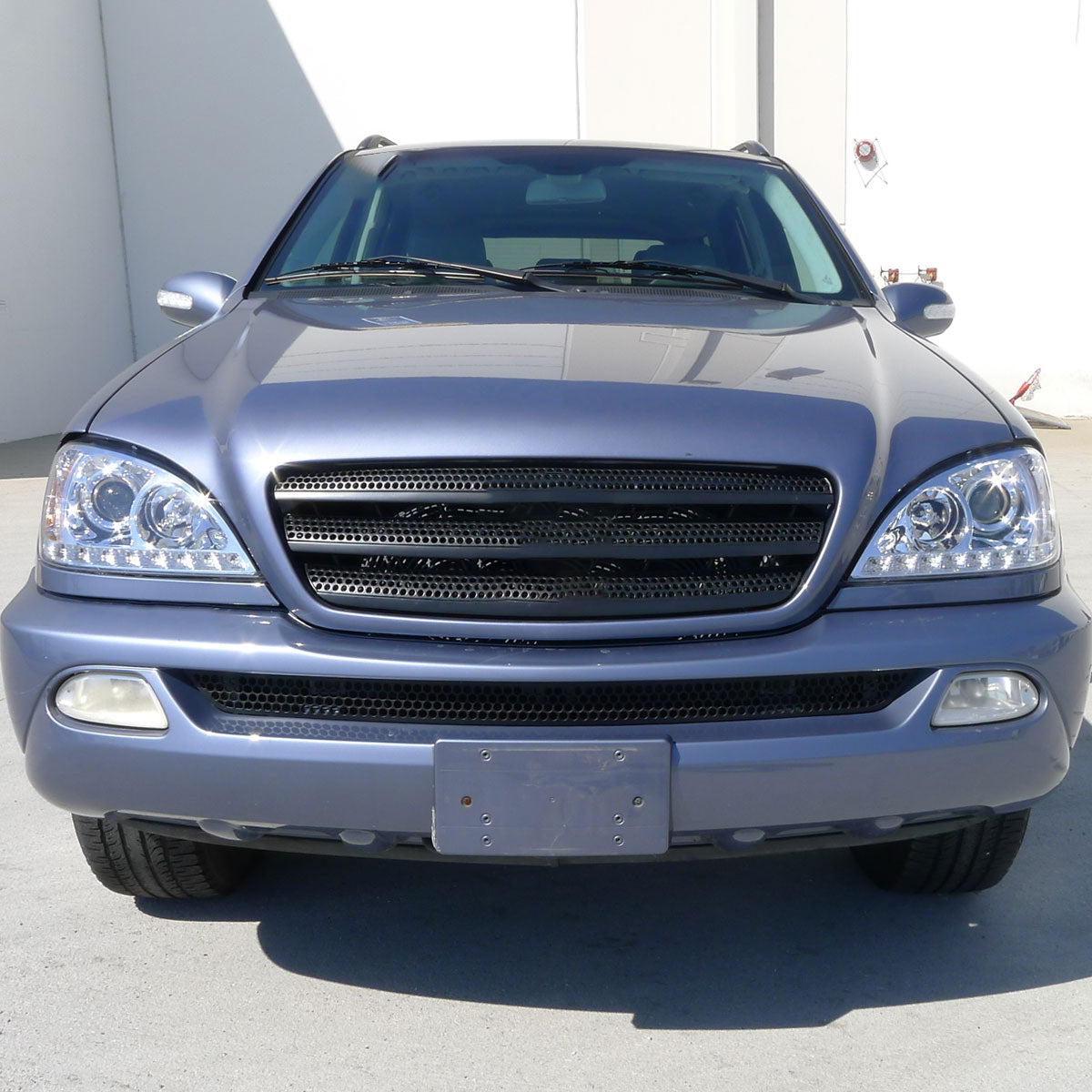 1998-2001 Mercedes Benz W163 ML Class Projector Headlights w/ SMD LED Light Strip (Chrome Housing/Clear Lens)
