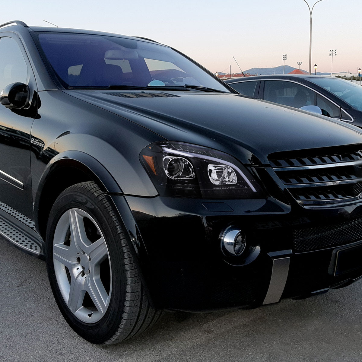 2006-2008 Mercedes Benz W164 ML Class LED Bar Projector Headlights w/ Sequential Turn Signal Lights (Jet Black Housing/Clear Lens)