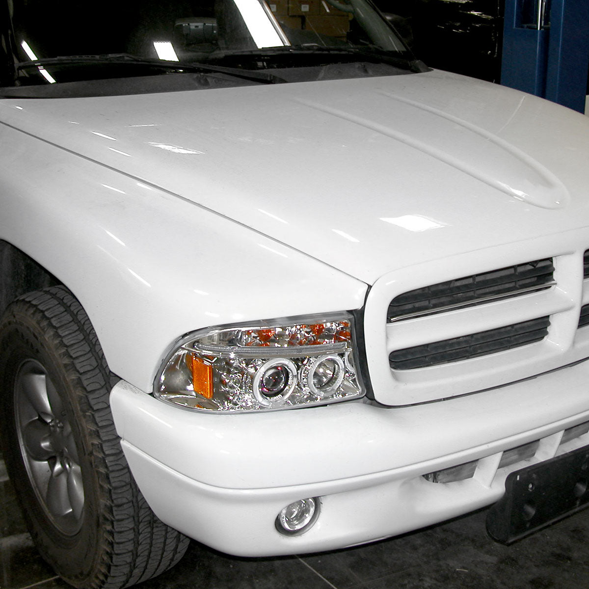 1997-2004 Dodge Dakota/ 1998-2003 Durango Dual Halo Projector Headlights (Chrome Housing/Clear Lens)