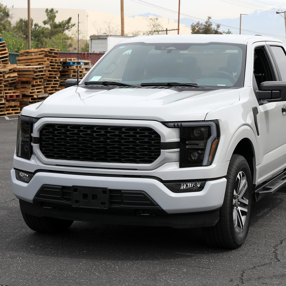 2021-2023 Ford F-150 Projector Headlight w/ Switchback Sequential Turn Signal LED Bar (Black Housing / Smoked Lens)