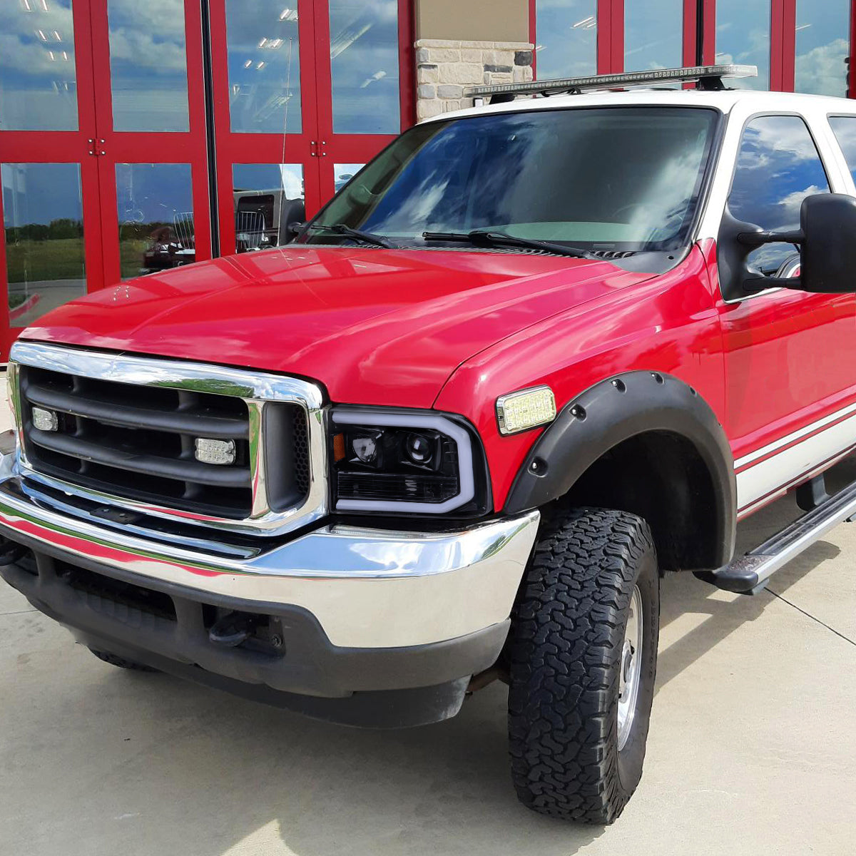 1999-2004 Ford F-250/F-350/F-450/F-550 /2000-2004 Ford Excursion LED Bar Projector Headlights (Glossy Black Housing/Light Smoked Lens)